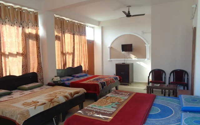 Goroomgo Hotel Ishan Katra