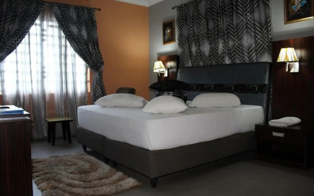 Crownedge Hotel