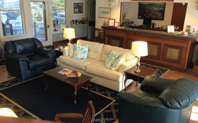Camden Riverhouse Hotel