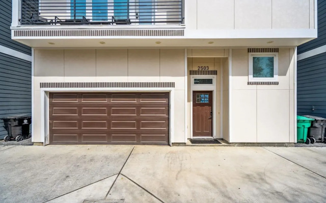 The Green Haus Luxxe Cabana Rooftop Retreat