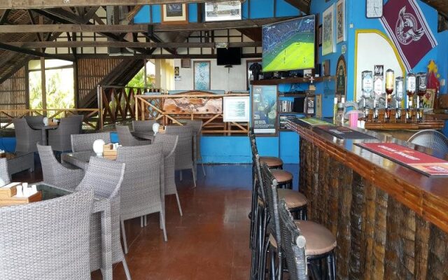 La Laguna Beach Club & Dive Center