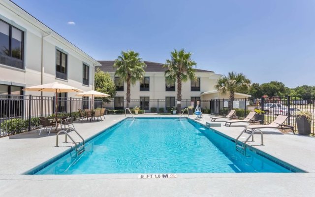 Baymont Inn and Suites Savannah Garden City