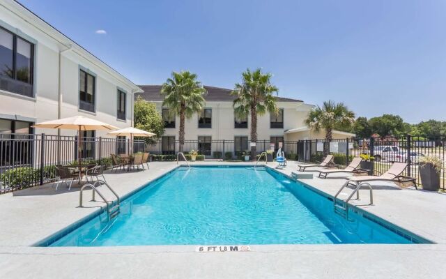 Baymont Inn and Suites Savannah Garden City