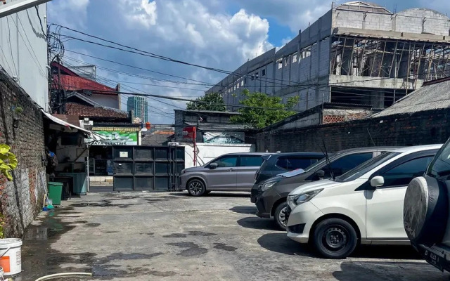 Taisir Residence Near Palmerah Mitra RedDoorz