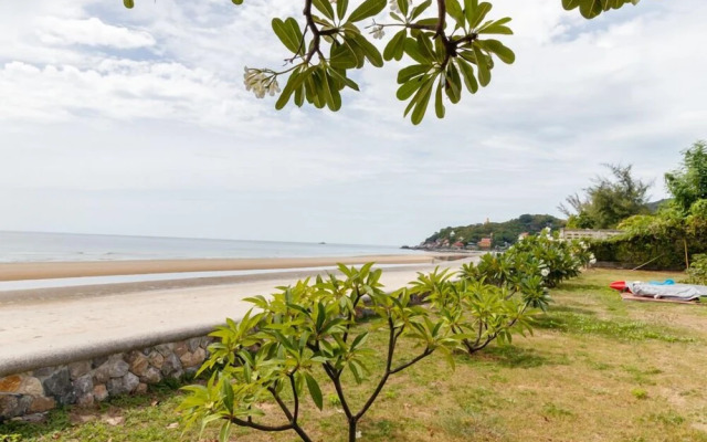 Beach Front 4 Bedroom Pool Villa RV