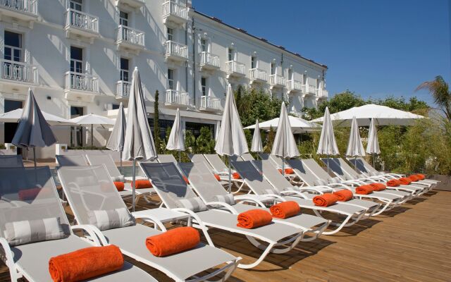 Grand Hotel Des Sablettes Plage, Curio Collection By Hilton