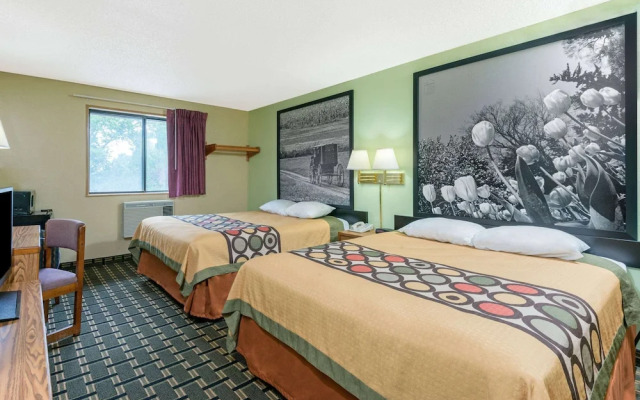 Super 8 Twinsburg/Cleveland Area