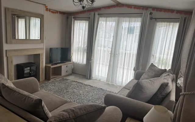 Luxury 2 Bedroom van Linen Included Pets go Free