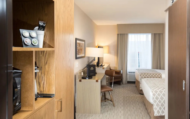 Pomeroy Inn & Suites Prince George