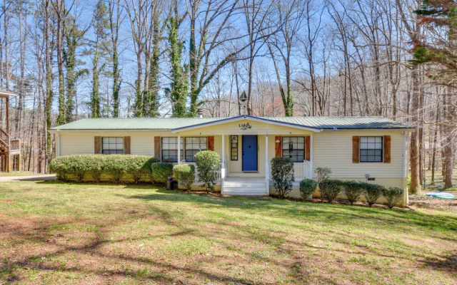 Private Beach & Dock: Lake Hartwell Family Getaway