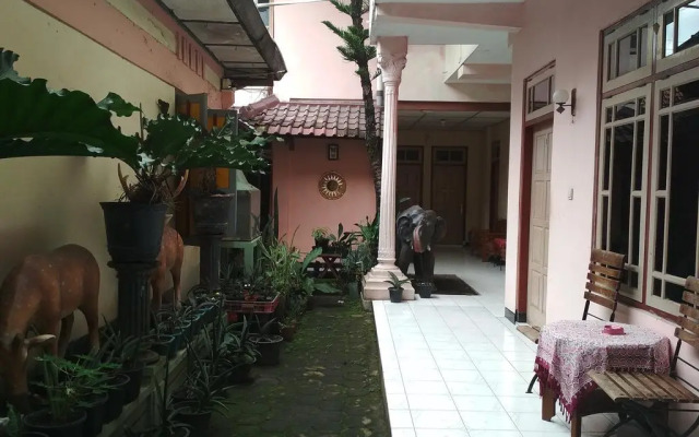Penginapan Kunthi