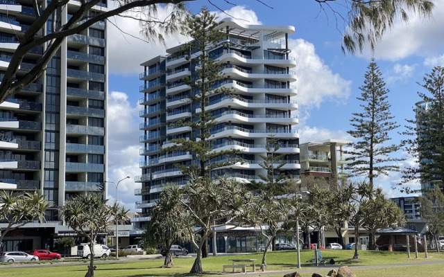 X Kirra Apartments