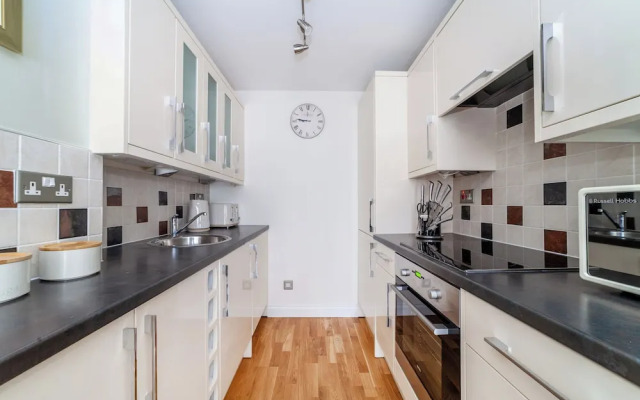Trendy Flat in St Katharine