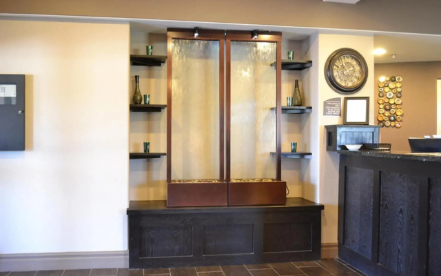 Red River Inn And Suites