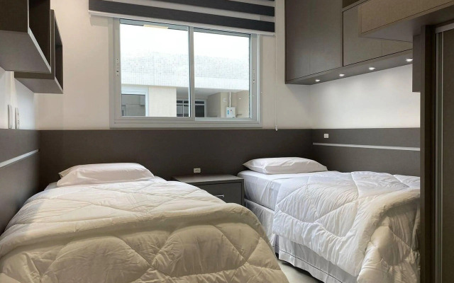 Apto de alto padrão em cond. 700m da praia CCI210