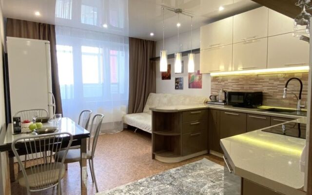 Moon72 on Sozidateley street, 7