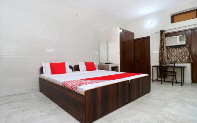 OYO 23066 Shiv Guest House