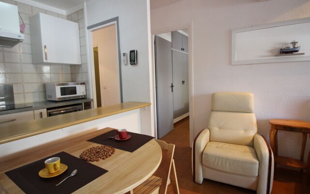 2 bedroom apartment within walking distance to the beach