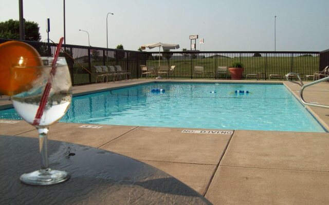 Wingate by Wyndham Lincoln Airport East I-80