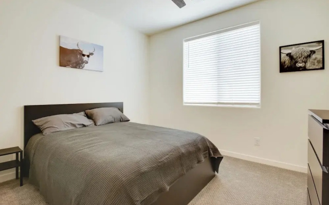 1 Mi to Intel Campus! Chandler Townhome w/ Pools