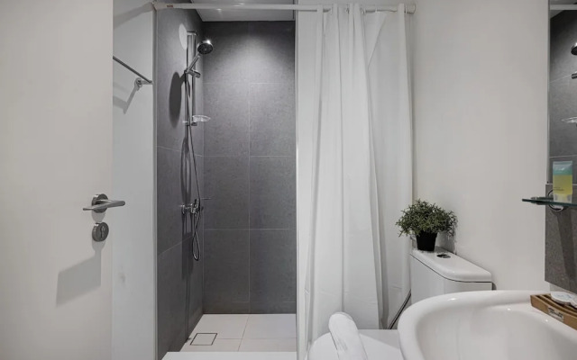 Burj Crown Lux Apartment by Dubai Mall