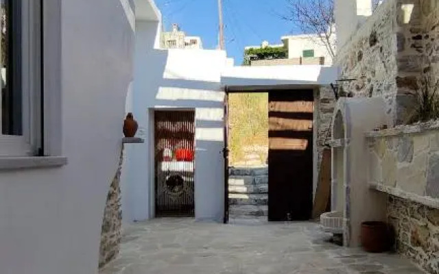 Laina Traditional Guest House