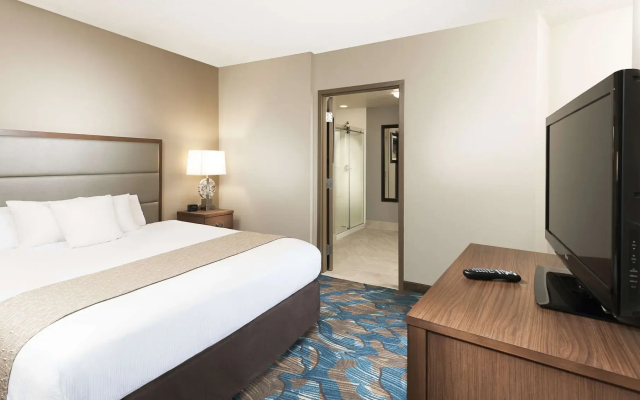DoubleTree by Hilton Hotel West Palm Beach Airport