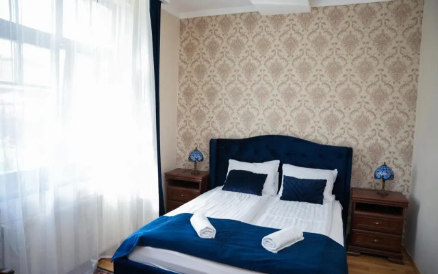 Varkert Deluxe Apartmanhaz