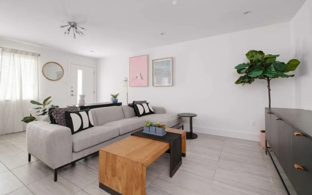 Upstay - Chic Clarksville Condo Near Downtown Austin