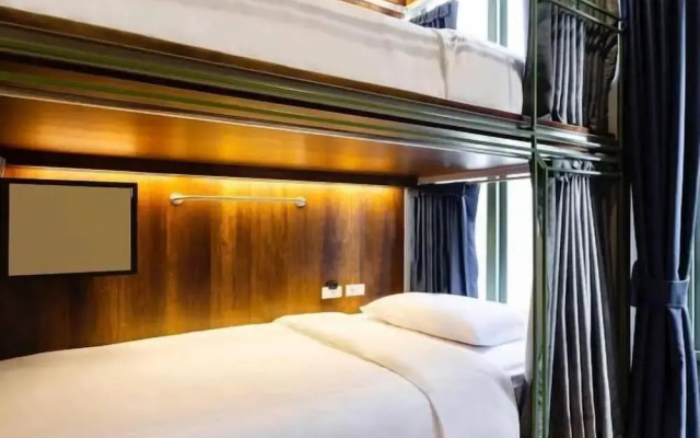 KhunLuang Hostel - Adults Only