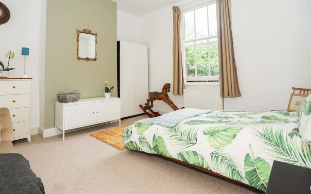 Super 2 bed flat in Greenwich