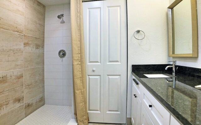 Siesta Heron Suites & Villas