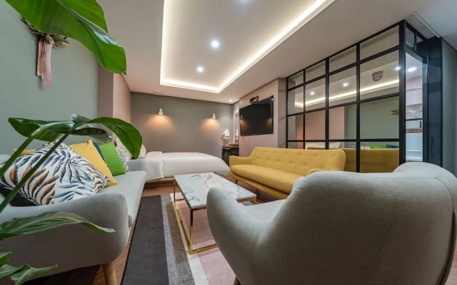 Yangju Latte Drive-in Hotel