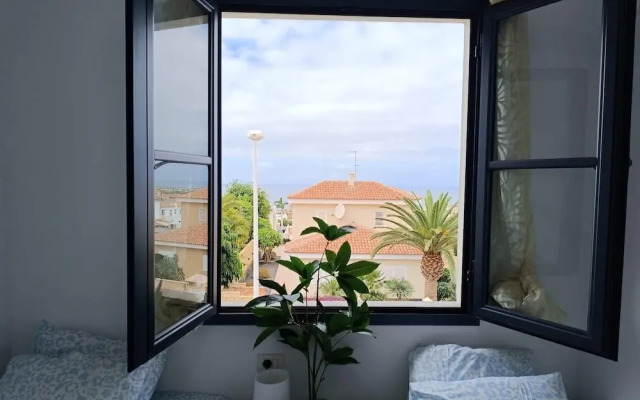 Villa-costaadeje-3br-balcony-wifi-parking