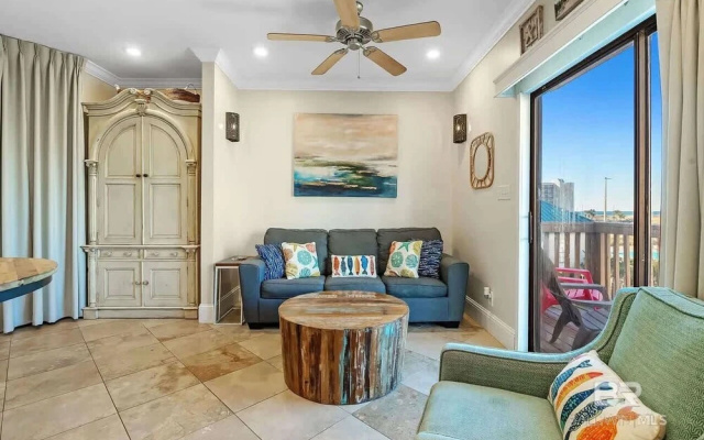 1 bed Beach Pools Waterfront Boating Palmaway