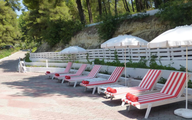 Dryades Hotel