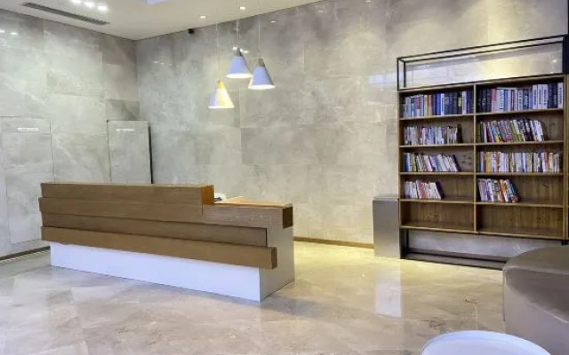 Yunzhu Executive Apartment (Zhengzhou People's Hospital Metro Station)