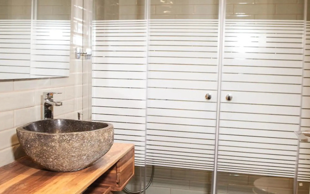 Central Comfy Modern Flat 2 bedrooms 2 bathrooms