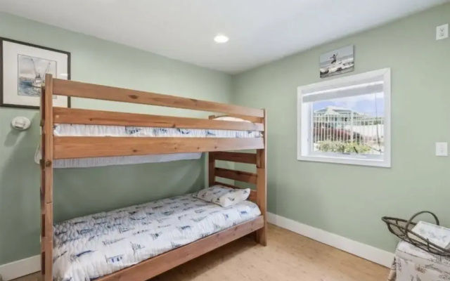 Ocean View 3 Bedroom Home - Pet Friendly