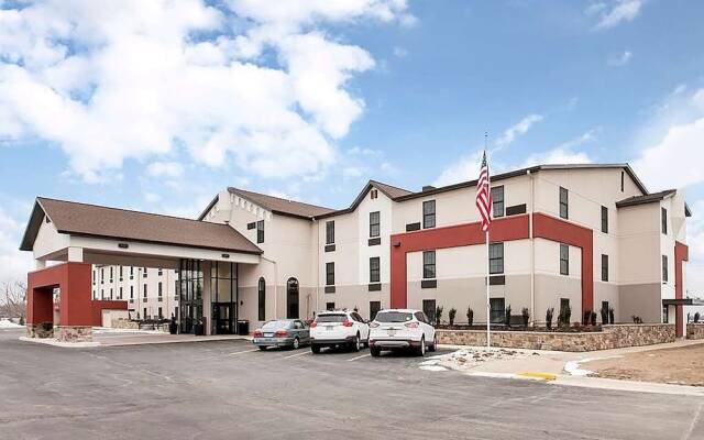 best western plus grand castle inn & suites grand rapids west