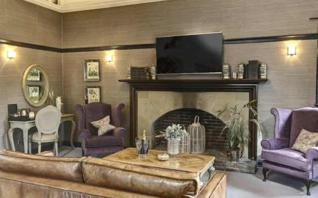 Falcon Manor Hotel