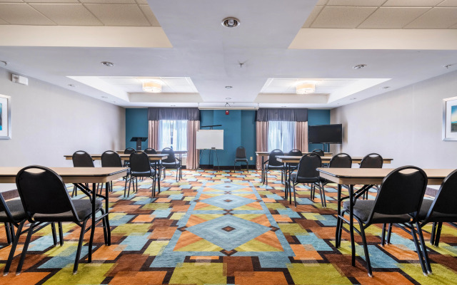Holiday Inn Express & Suites Roanoke Rapids SE by IHG