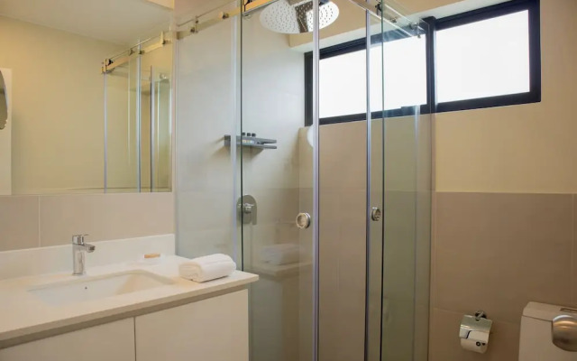 w Modern 3BR w Balcony Near Kennedy Park