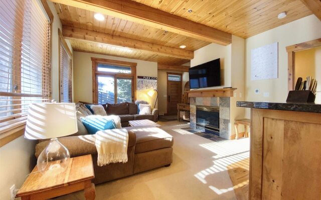 Settlers 2 Bedroom Condo by RedAwning