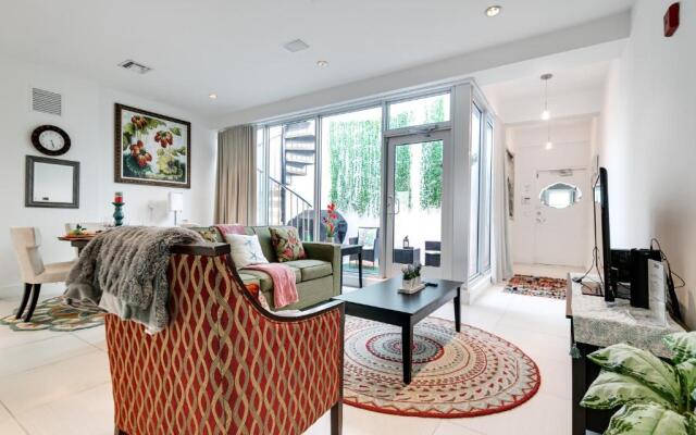2Bedroom 2Bath with Private Rooftop&Jacuzzi,1block from beach