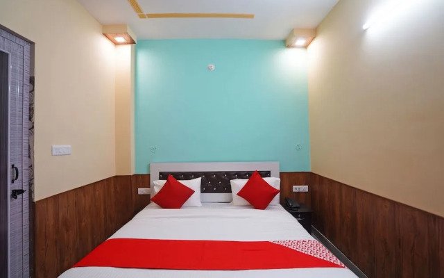 OYO 46922 Qlark White Palace
