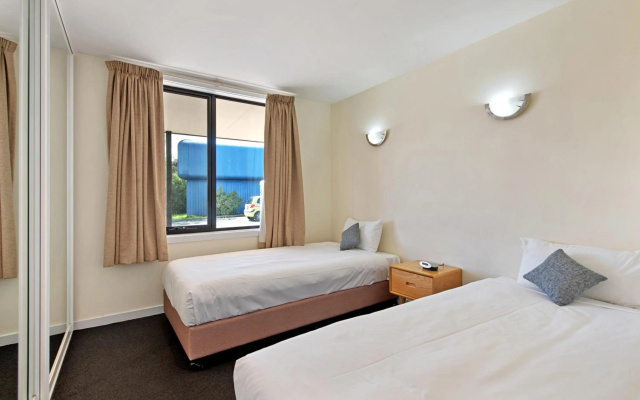 Olde Tudor Hotel – Guest Rooms – Prospect