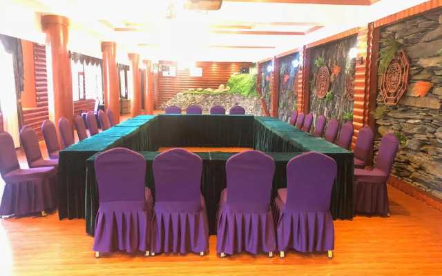 Fengxiang Yaozhai Hotel