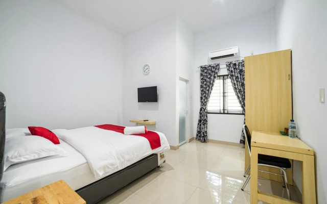 RedDoorz Plus near Thamrin Plaza Medan – Guest Rooms – Medan
