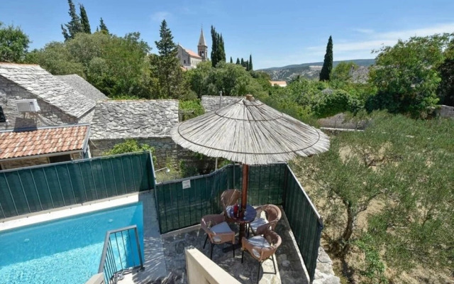 Niksi - With Pool - H